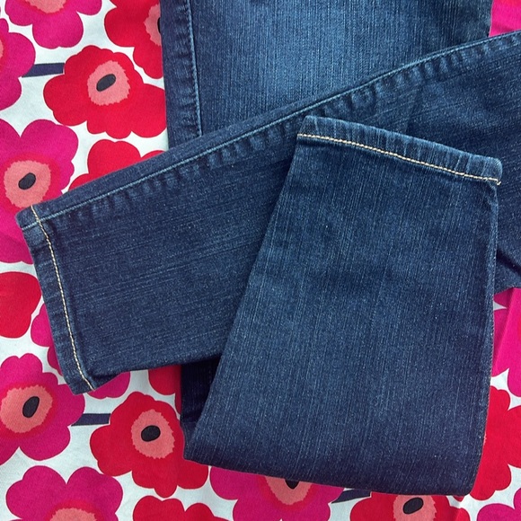 👖Torrid Premium Blue Denim Mid Rise Stretchy Distressed Jegging👖 - Picture 3 of 16